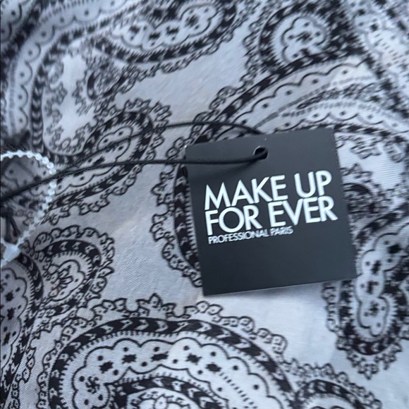 NWT MAKE UP FOR EVER Satin Fuchsia pink on the go glam makeup bag - Picture 6 of 9